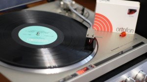 проигрыватель пластинок Pioneer PL200