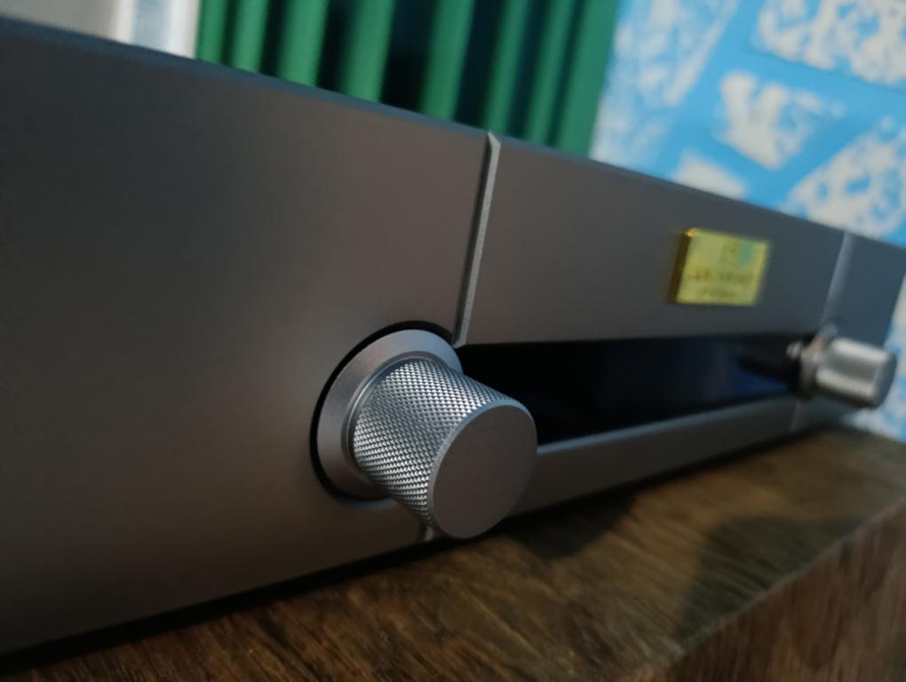 Ламповый предусилитель Conrad-Johnson PRT05A клон передняя панель
